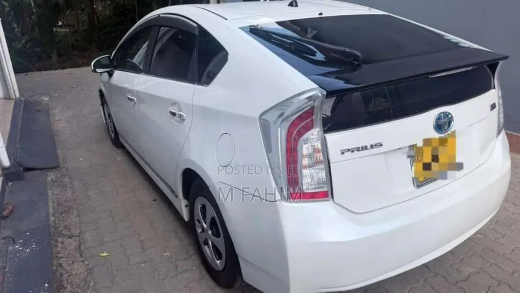 Toyota Prius 2014 Car (Used)