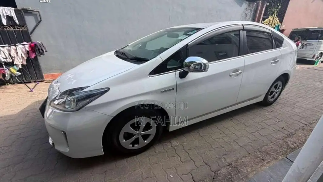 Toyota Prius 2014 Car (Used)