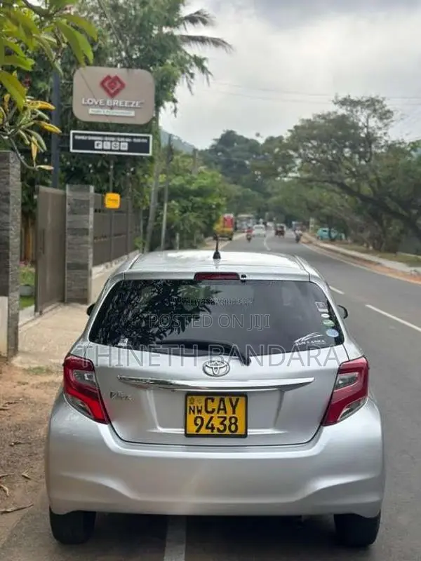 Toyota Vitz 2016 Car (Used)