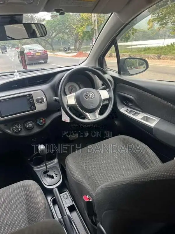 Toyota Vitz 2016 Car (Used)