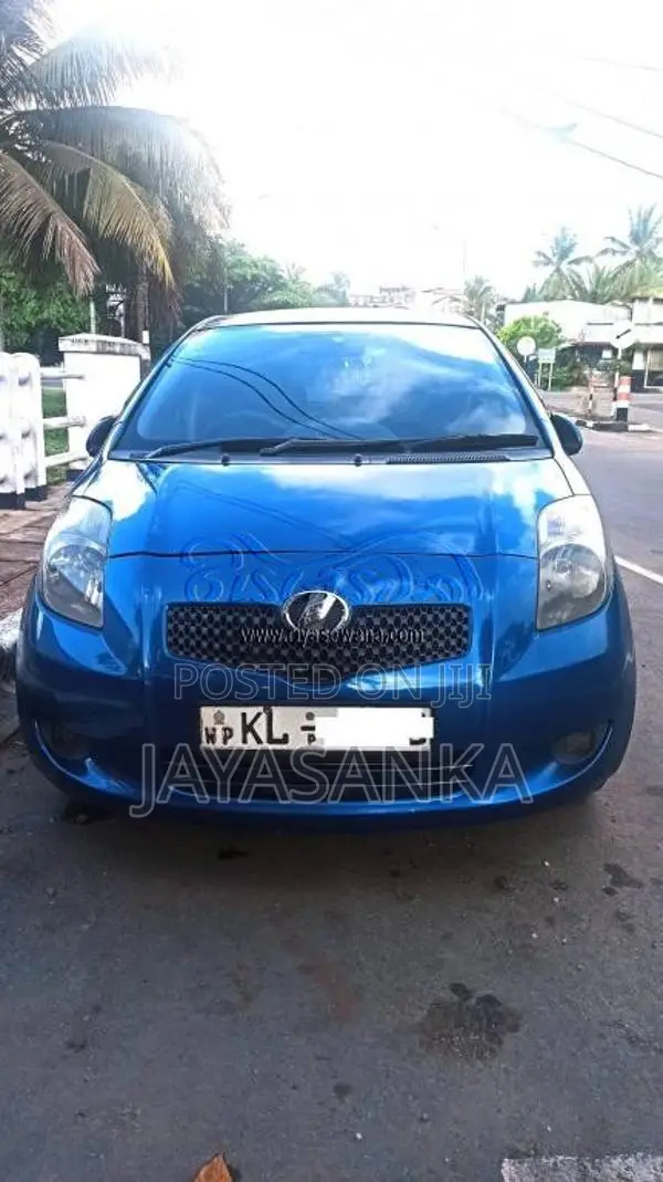 Toyota Vitz 2007 Car (Used)