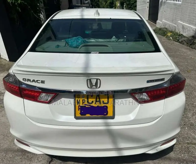 Honda Grace 2015 Car (Used)