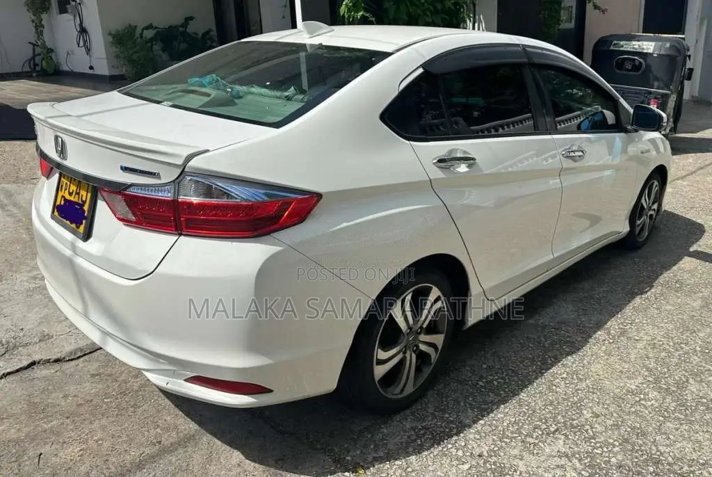 Honda Grace 2015 Car (Used)