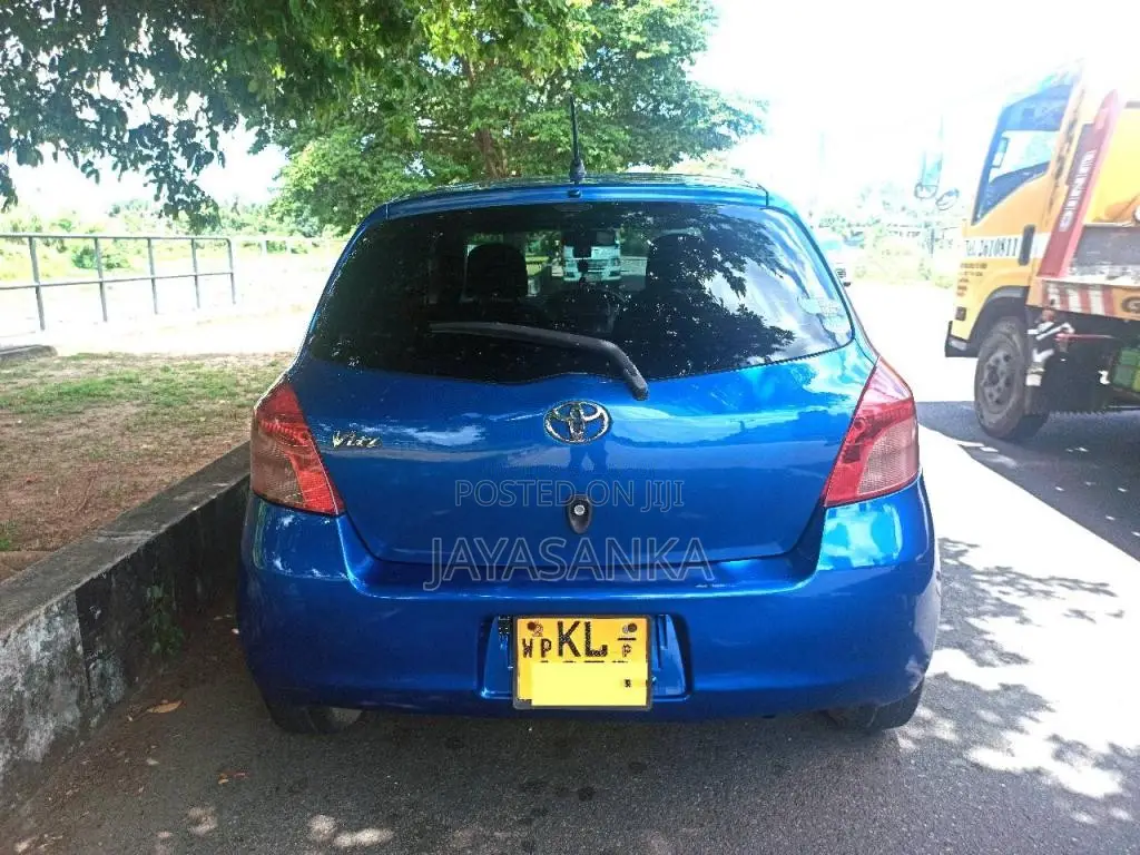 Toyota Vitz 2007 Car (Used)