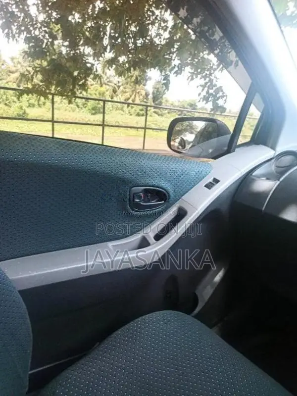 Toyota Vitz 2007 Car (Used)