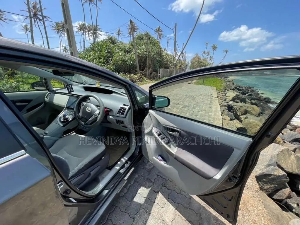Toyota Prius 2011 Car (Used)