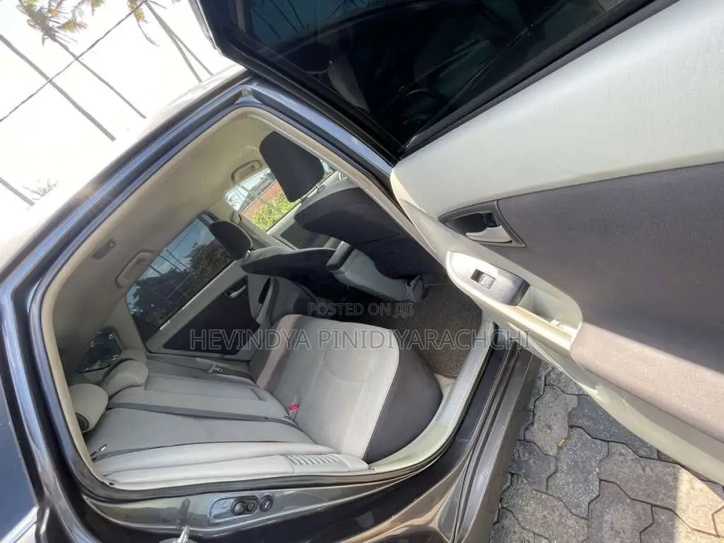 Toyota Prius 2011 Car (Used)