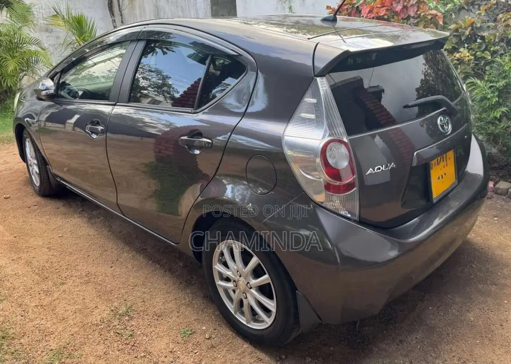 Toyota Aqua 2012 Car (Used)
