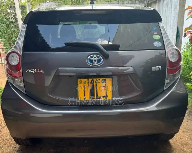 Toyota Aqua 2012 Car (Used)