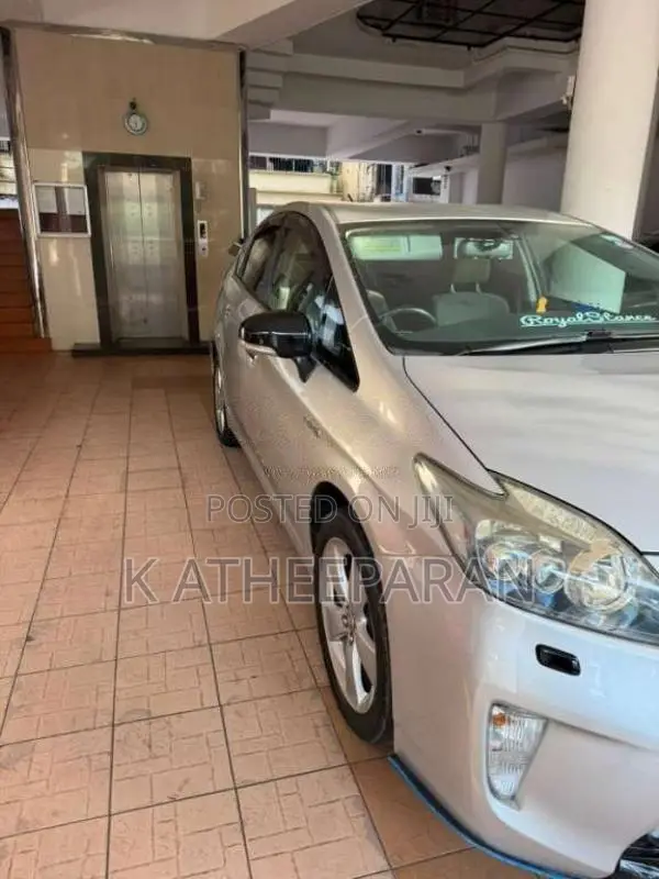 Toyota Prius 2011 Car (Used)
