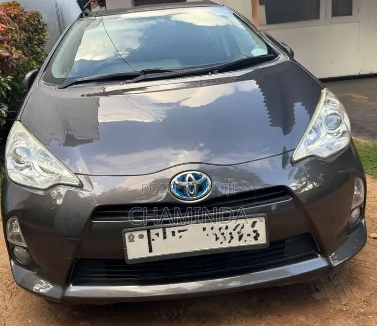 Toyota Aqua 2012 Car (Used)