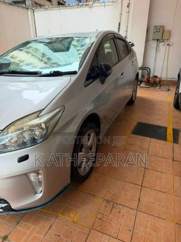 Toyota Prius 2011 Car (Used)