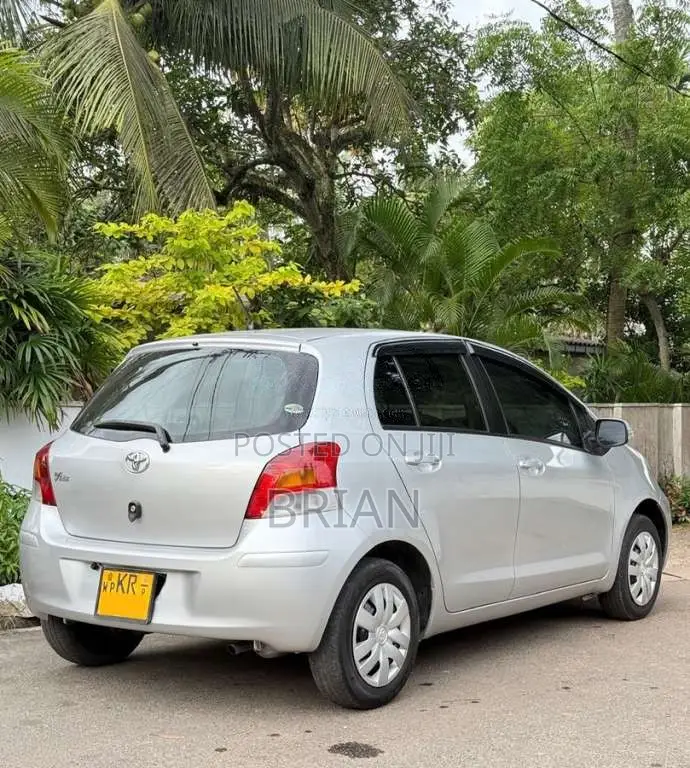 Toyota Vitz 2009 Car (Used)