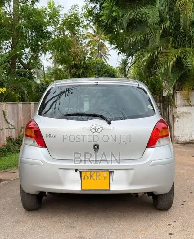 Toyota Vitz 2009 Car (Used)
