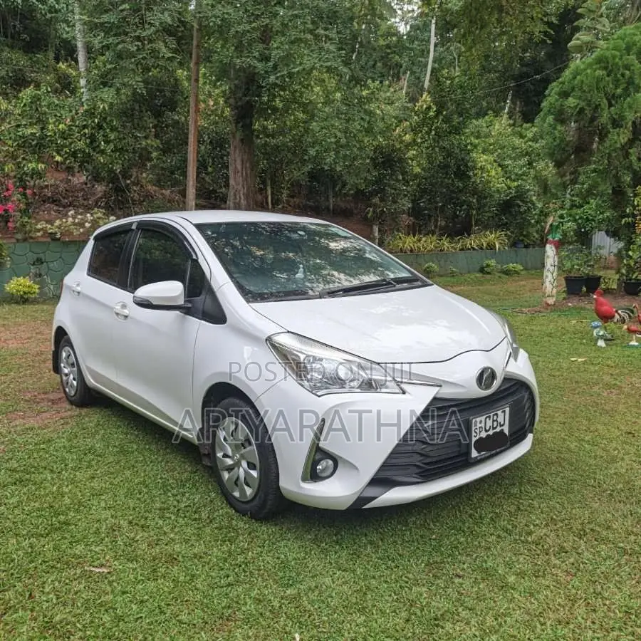 Toyota Vitz 2017 Car (Used)