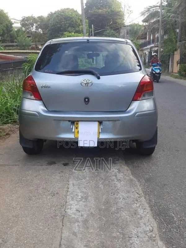 Toyota Vitz 2007 Car (Used)