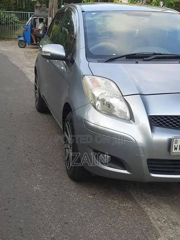 Toyota Vitz 2007 Car (Used)