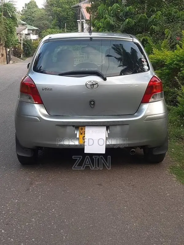 Toyota Vitz 2007 Car (Used)