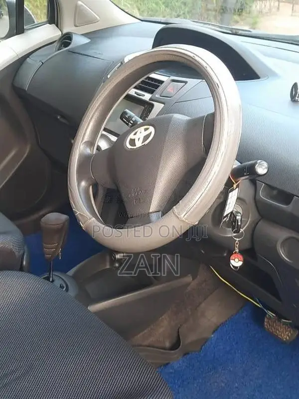 Toyota Vitz 2007 Car (Used)