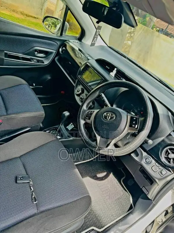 Toyota Vitz 2018 Car (Used)
