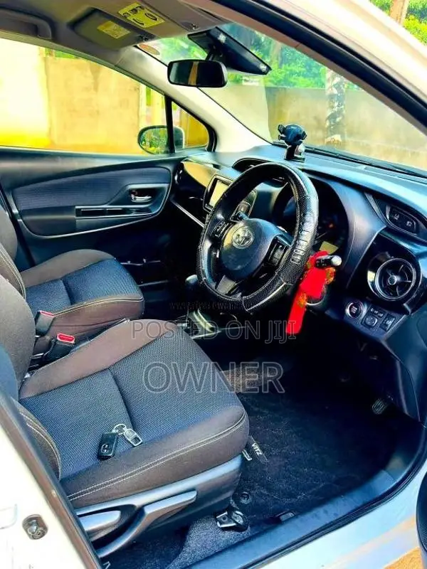 Toyota Vitz 2018 Car (Used)