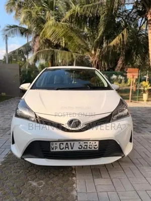 Toyota Vitz 2016 Car (Used)