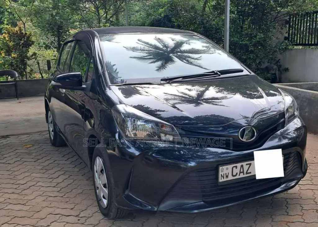 Toyota Vitz 2015 Car (Used)