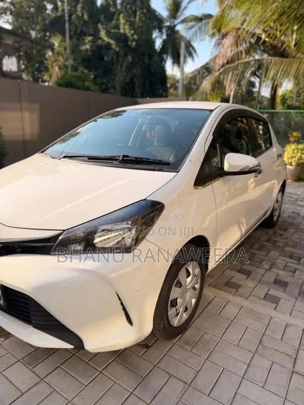 Toyota Vitz 2016 Car (Used)