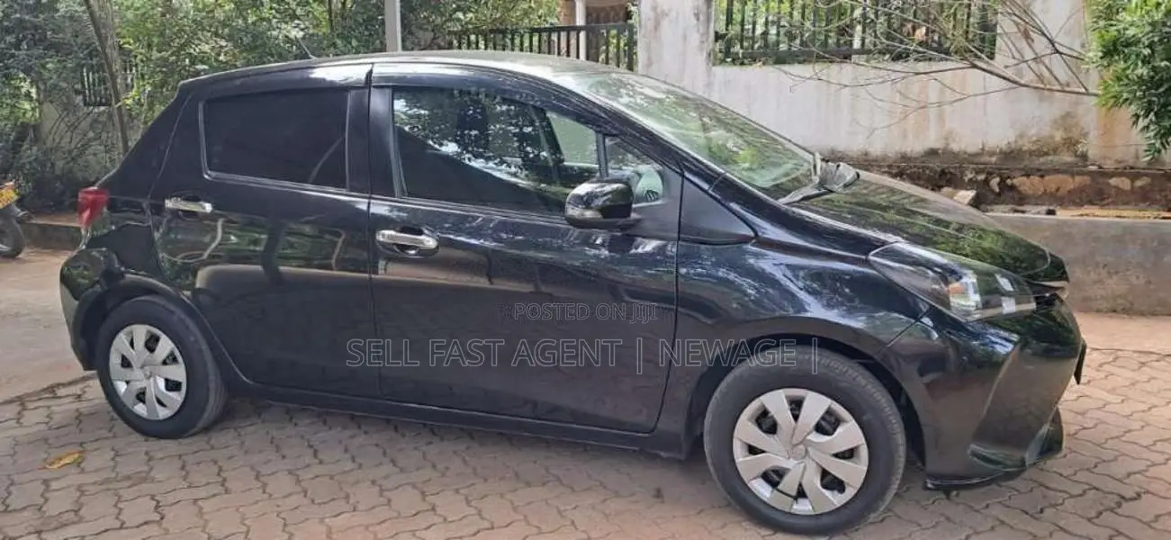Toyota Vitz 2015 Car (Used)