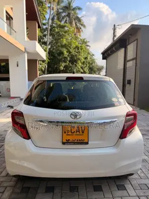 Toyota Vitz 2016 Car (Used)