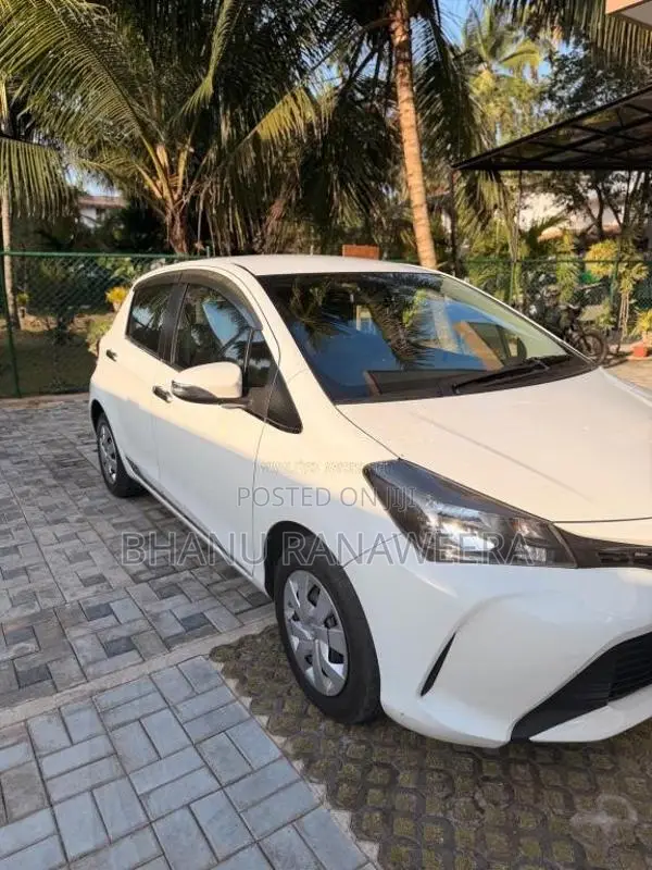Toyota Vitz 2016 Car (Used)