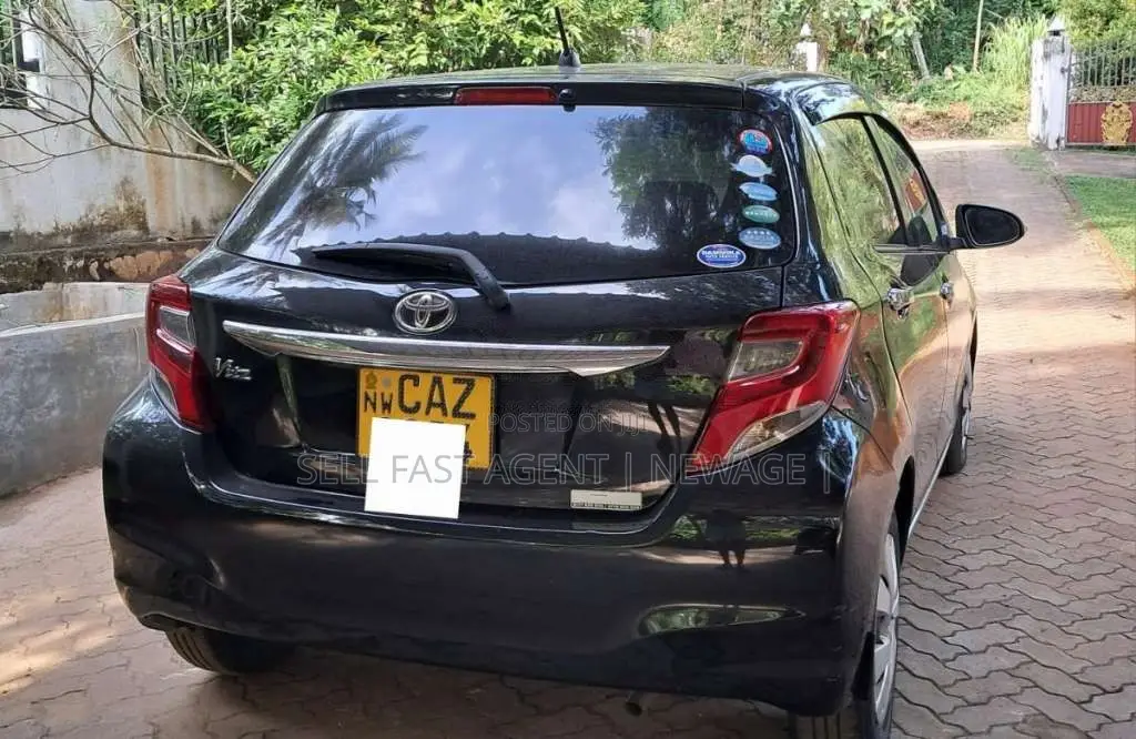 Toyota Vitz 2015 Car (Used)