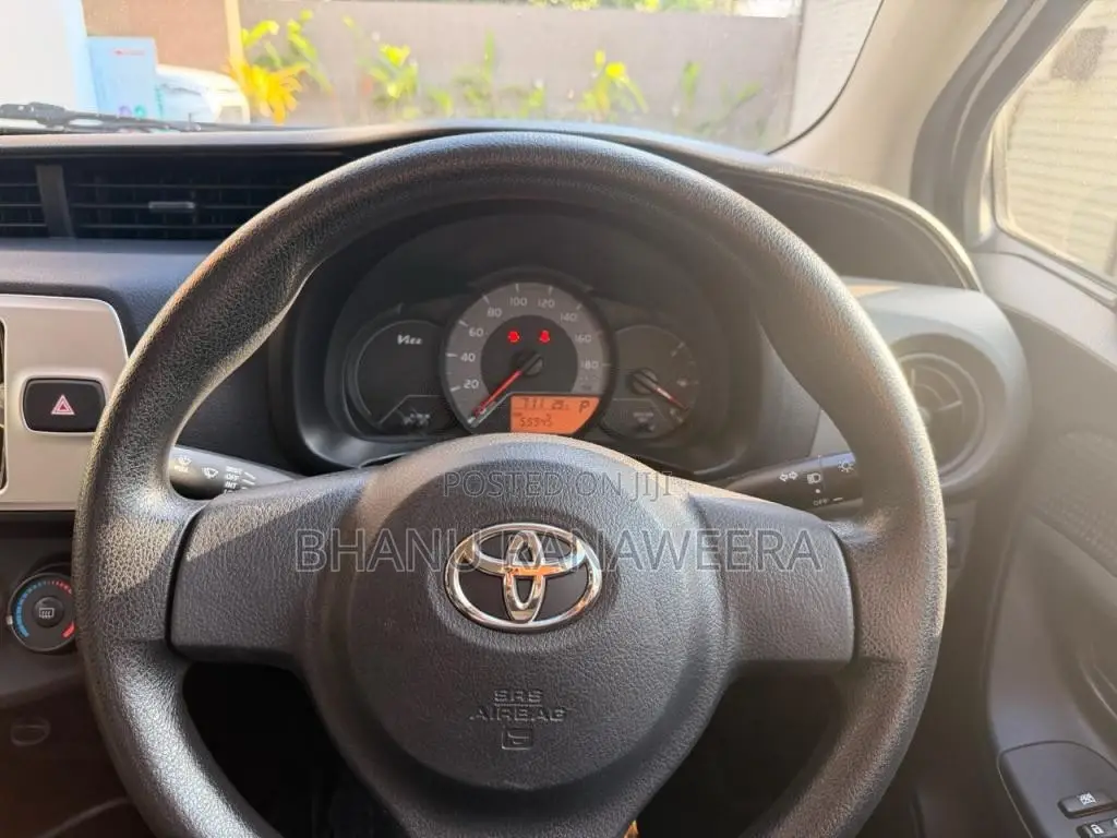Toyota Vitz 2016 Car (Used)