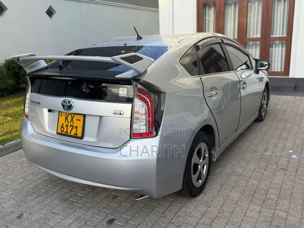 Toyota Prius 2012 Car (Used)