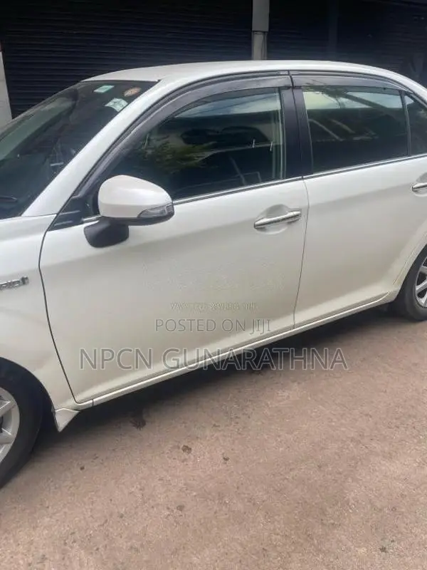 Toyota Axio 2014 Car (Used)