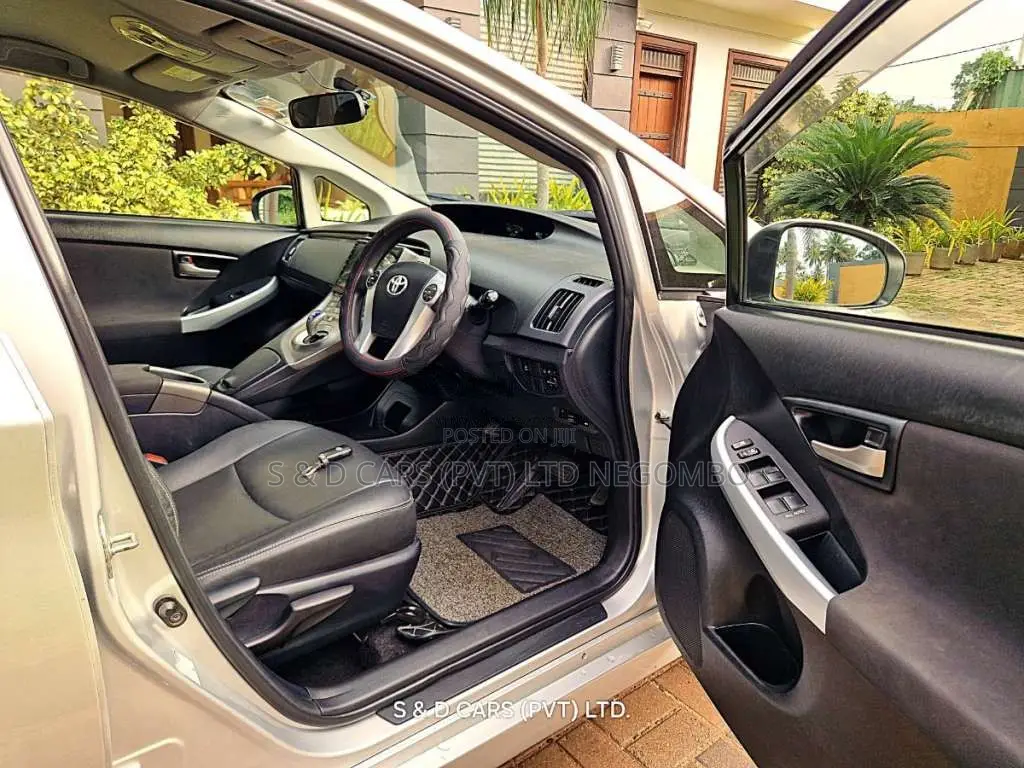 Toyota Prius 3rd Generation 2014 Car (Used)