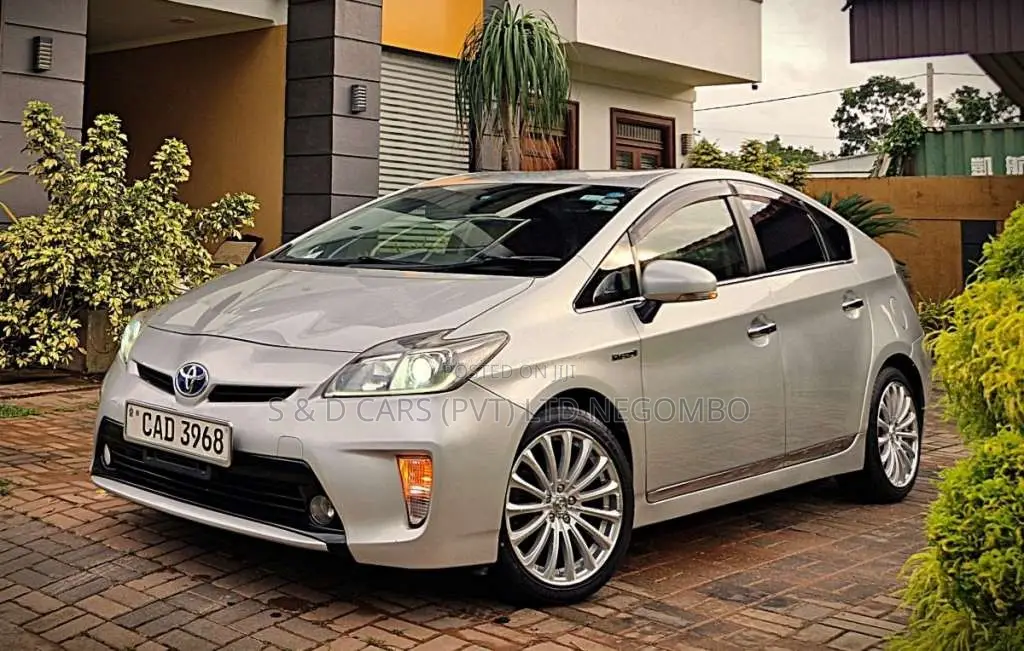 Toyota Prius 3rd Generation 2014 Car (Used)