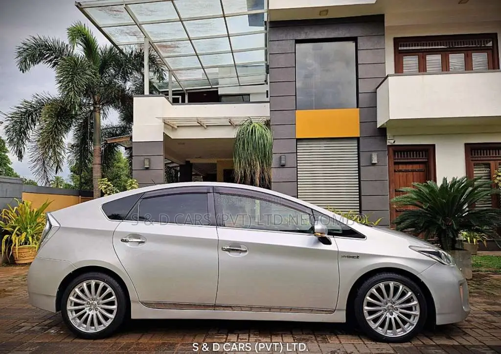 Toyota Prius 3rd Generation 2014 Car (Used)