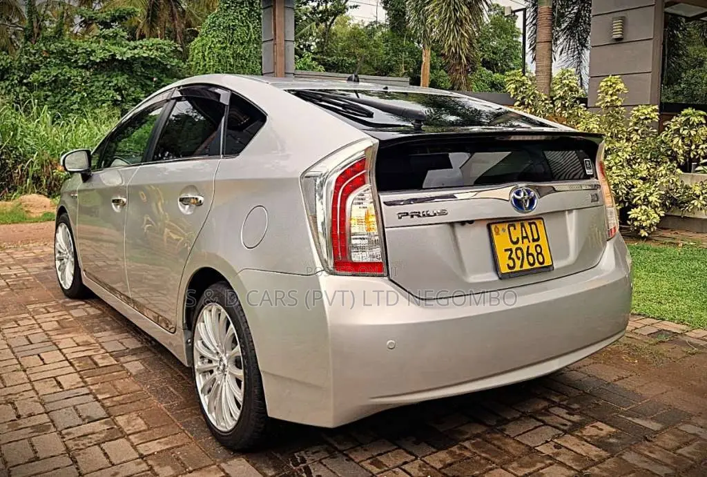 Toyota Prius 3rd Generation 2014 Car (Used)