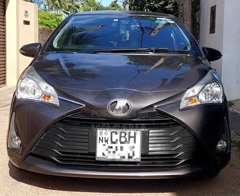 Toyota Vitz 2017 Car (Used)