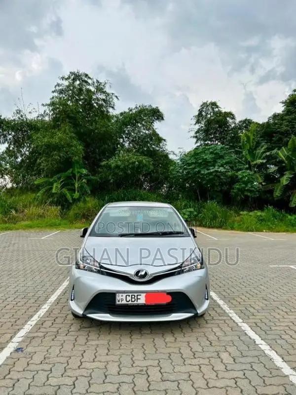 Toyota Vitz 2016 Car (Used)