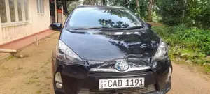 Toyota Aqua 2013 Car (Used)