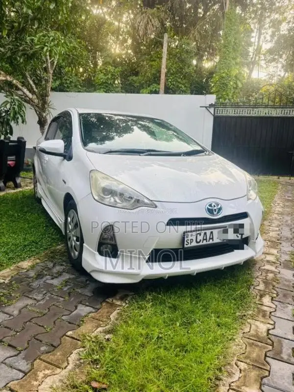 Toyota Aqua 2012 Car (Used)