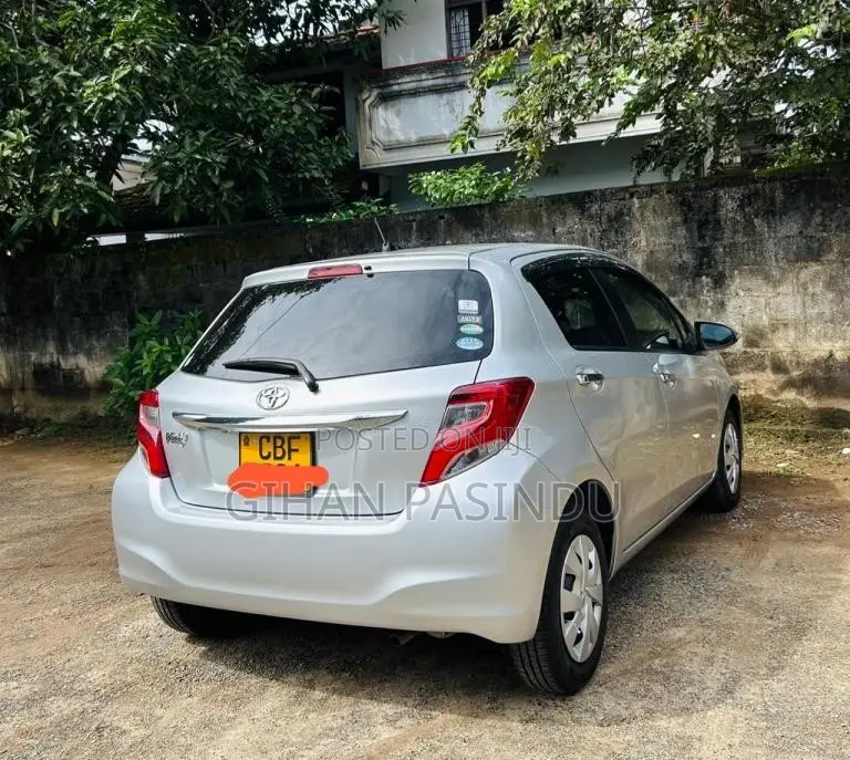 Toyota Vitz 2016 Car (Used)