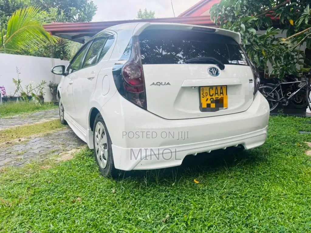 Toyota Aqua 2012 Car (Used)