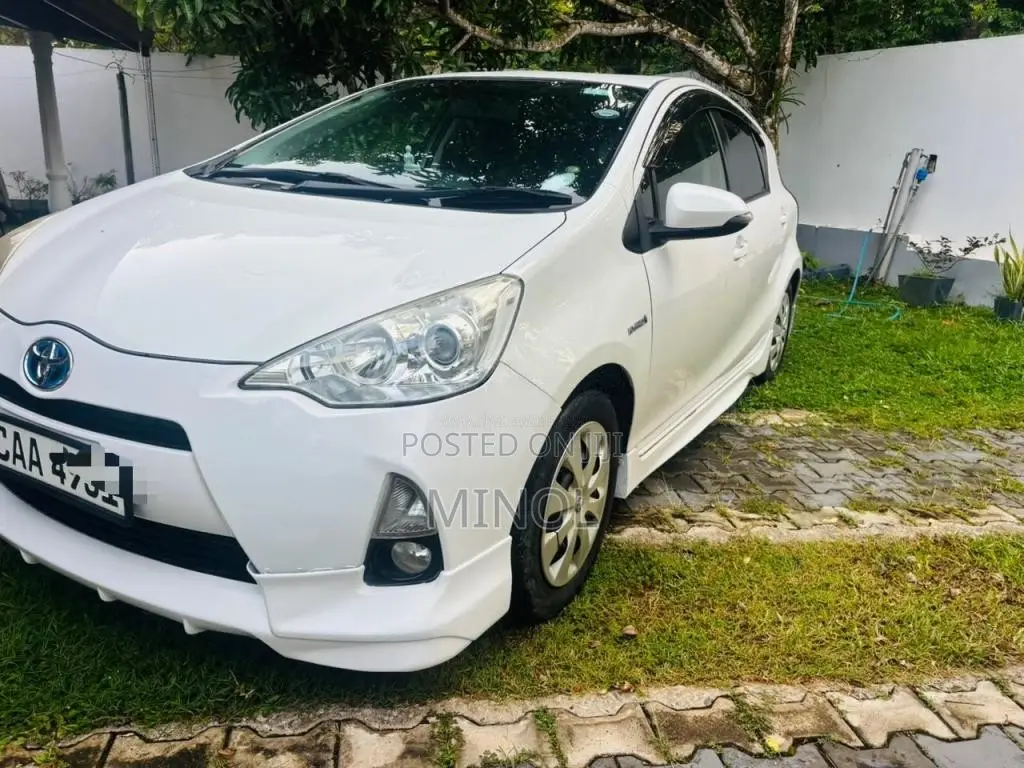 Toyota Aqua 2012 Car (Used)