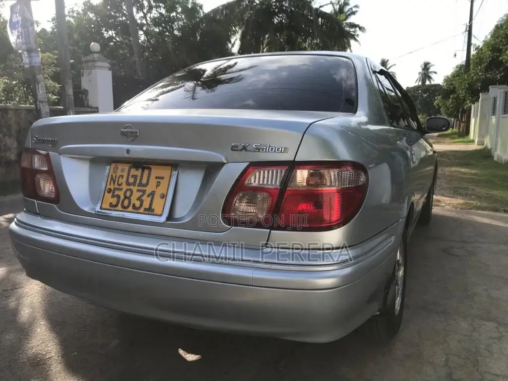 Nissan N16 2000 Car (Used)