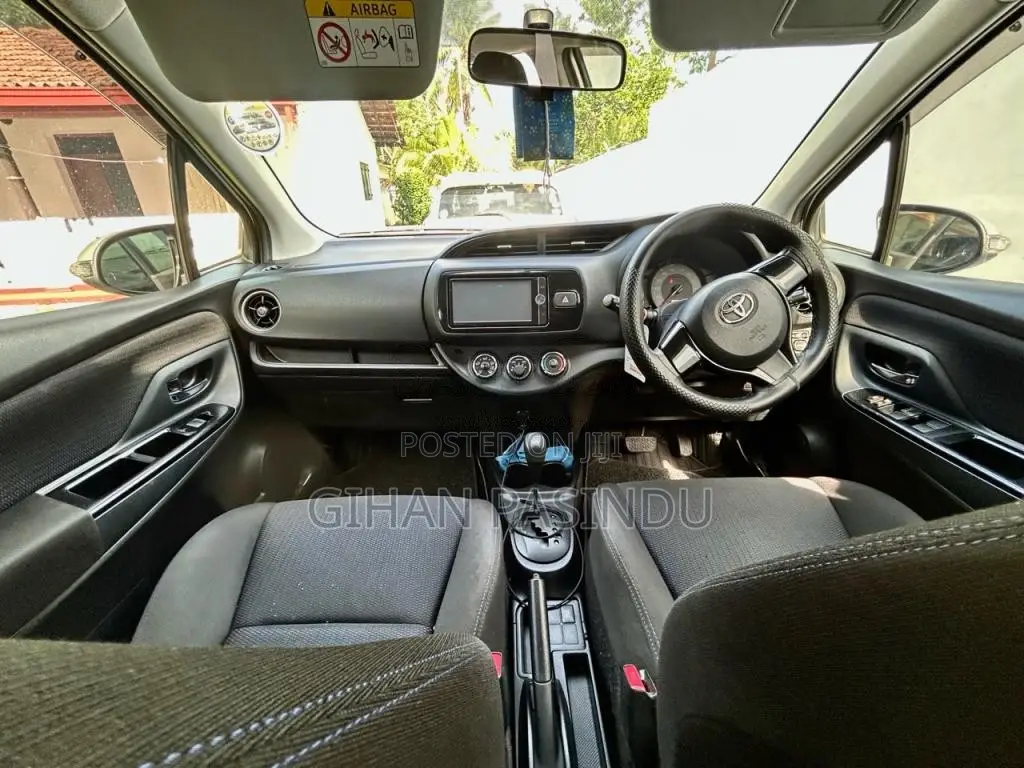 Toyota Vitz 2016 Car (Used)