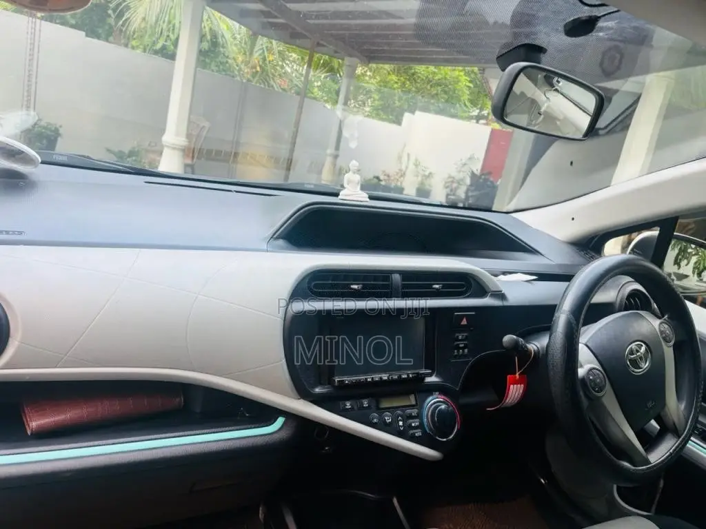 Toyota Aqua 2012 Car (Used)