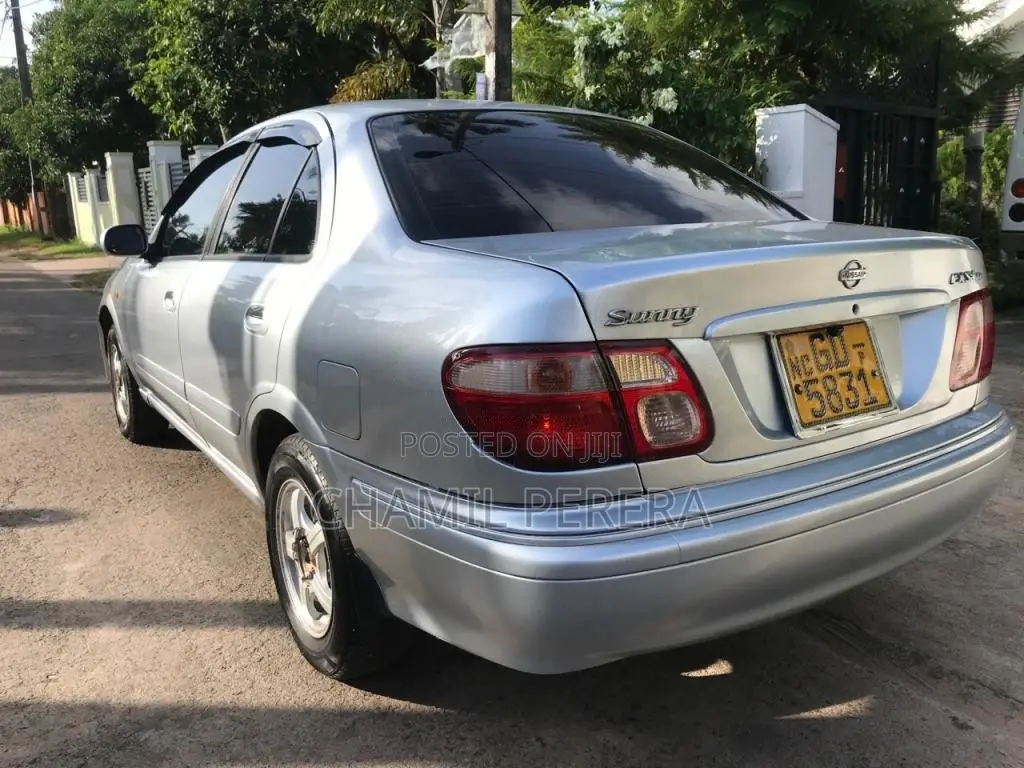 Nissan N16 2000 Car (Used)